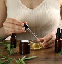 La Cannabis ti fa bella: quanto vale il make up al CBD