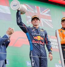 F1-Champion Verstappen murrt über „extremen“ Grasgeruch