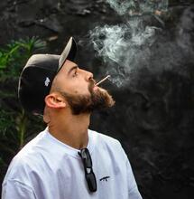 ¿Fumar más potente? La ciencia detrás de la calada y la retención del humo