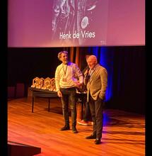 Henk de Vries wint Koos Zwart Award 2024
