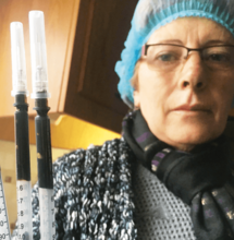 Con una aceitera montevideana cocinando medicina