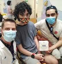 El Epidiolex ya se usa en España. Se suministra a Iker, un niño con epilepsia farmacorresistente por la picadura de una garrapata