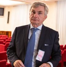 Danno e beffa: imprenditori italiani esclusi da un ricco mercato europeo