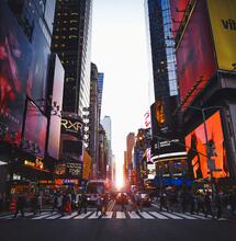 New York zasahuje proti nelicencovaným prodejnám marihuany