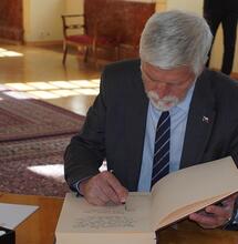 Prezident Petr Pavel udělil milosti odsouzeným za pěstování konopí