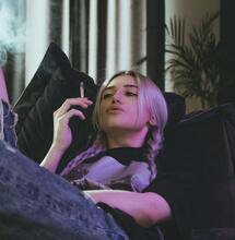 První zkušenost s marihuanou