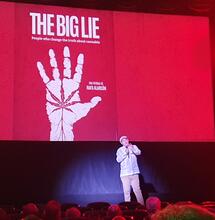 Presentación documental The Big Lie