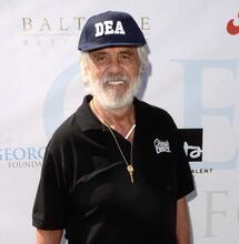 Tanti auguri al nonno dell’erba Tommy Chong
