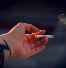 Tráva bezpečnější než cigarety a alkohol, říká průzkum