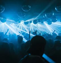 na párty s konopím