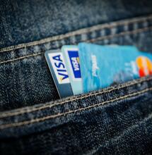 Visa amenaza dispensarios de cannabis en Estados Unidos por fraude.