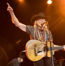 Willie Nelson slaví 90