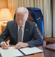 Joe Biden laat alle wietgevangenen vrij