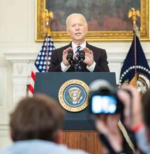 Biden perdona unos pocos usuarios de cannabis.