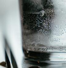 Bruisend water met Blackberry Kush