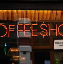 Amsterdam: "Coffeeshop vietati ai turisti"