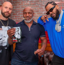 Mike Tyson con el rapero The Game fumando hierba. Foto: Instagram de Tyson.