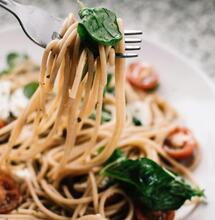 Ingredientes y preparación para pasta de marihuana.