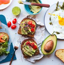 La ricetta del mese: avocado con canapa e mele
