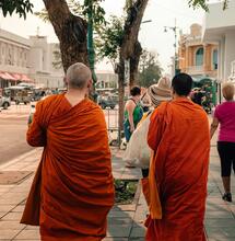Holiday Gift or Hidden Cargo? Monks’ Return Trip Ends in Airport Shock