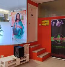 Polizia al The Hemp Club: prese terapie e cellulare