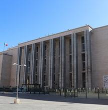 Ha canapa legalmente prodotta, arrestato per due giorni