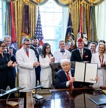 Trump zet reclassificering van cannabis eindelijk door