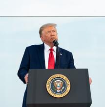 Trump firma orden ejecutiva para reclasificar el cannabis