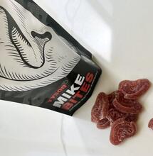 Mike Tyson stellt ohrförmige Mike-Bites-Süßwaren vor