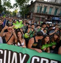 Bancos frenan la regulación uruguaya