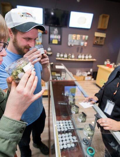 Eerste cannabisshops openen deuren in Californië