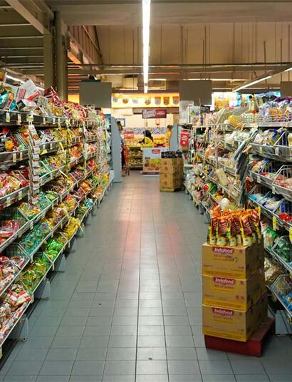 Ab März 2026 bietet Netto in 255 Filialen Cannabissamen an. L.A. Kush Cake & Sour Diesel sind im Discounter erhältlich. 