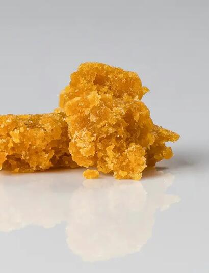 Cannabis-Extrakte mit 99% THC-Gehalt sind stärker als die stärksten Blütensorten, die maximal 40% THC-Gehalt haben.