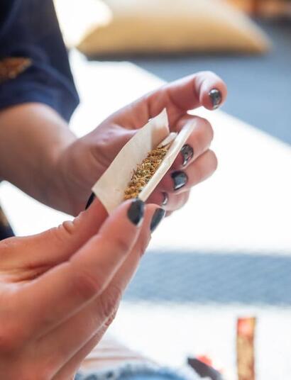 how to keep your neighbors happy when you smoke or grow cannabis