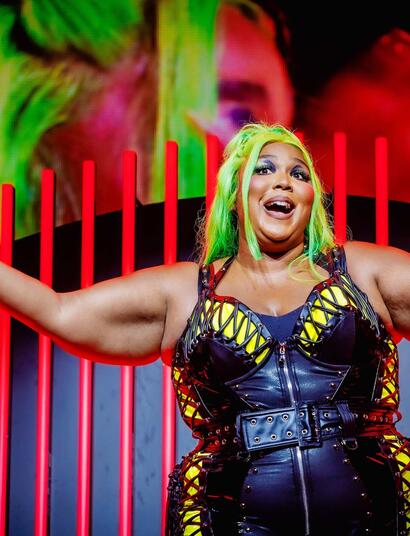 La-rapera-Lizzo-usa-pestañas-de-cáñamo