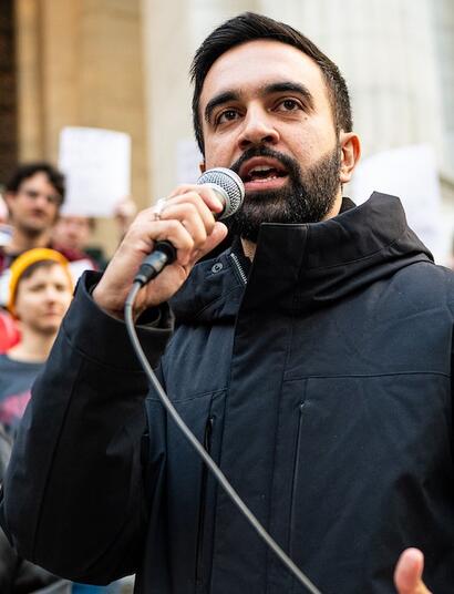 Mamdani el alcalde cannábico que votó regulaciones del cannabis en Nueva York. Foto: Wikimedia Commons. 