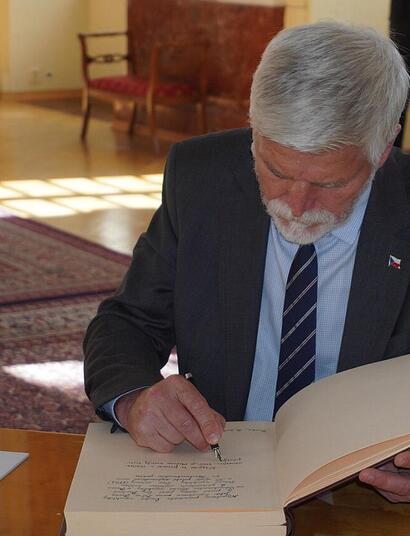 Prezident Petr Pavel udělil milosti odsouzeným za pěstování konopí