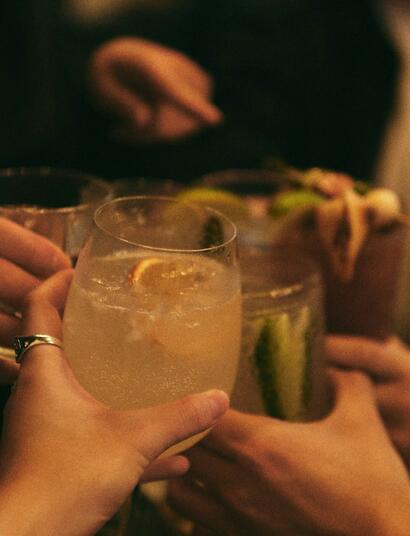 Proč je nahrazování alkoholu trávou na vzestupu?