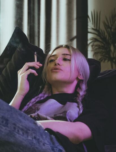 První zkušenost s marihuanou