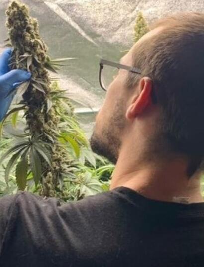 Sébastien Bouzats, cultivateur et consultant cannabique au Québec