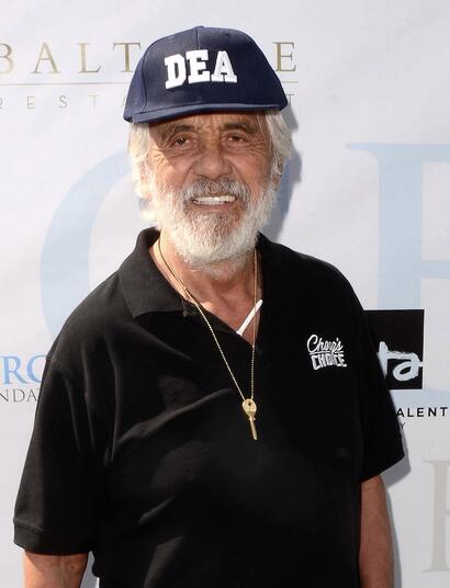 Tanti auguri al nonno dell’erba Tommy Chong