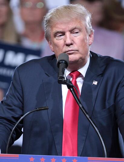 Trump mění marihuanovou politku: podepsal přeřazení do méně nebezpečných látek