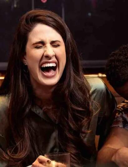 Da Cannabis die Wahrnehmung schärft und soziale Hemmungen abbaut, wird Humor in der Gruppe oft potenziert und es gibt Lachflashs.