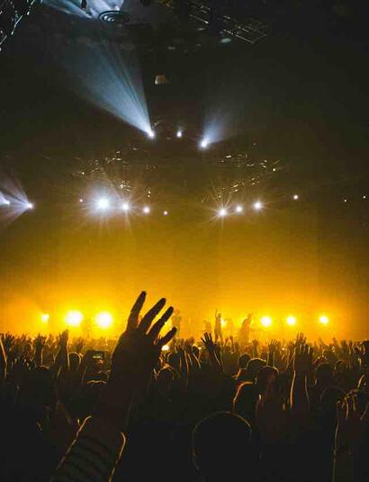 Wiz Khalifa has been sentenced to nine months in prison in Romania after smoking cannabis on stage during the "Beach, Please!" festival in July 2024.