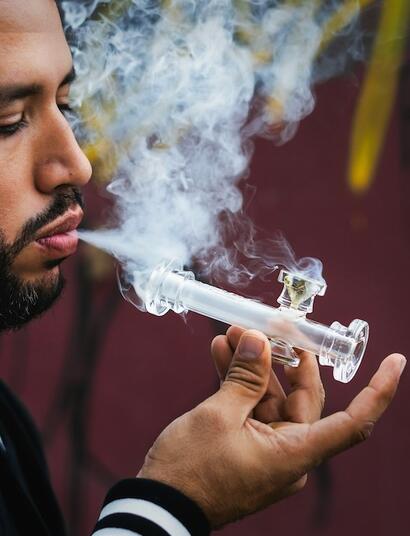 Marihuana baja la frecuencia de uso de alcohol.