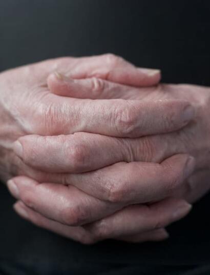 Learn more about how medical cannabis can help manage Parkinson’s symptoms. From tremords and bradykinesia to neuroprotective research, here’s a round up. 