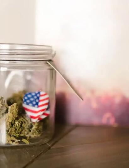 Stati Uniti: il governo federale sposta la cannabis medica in Tabella III