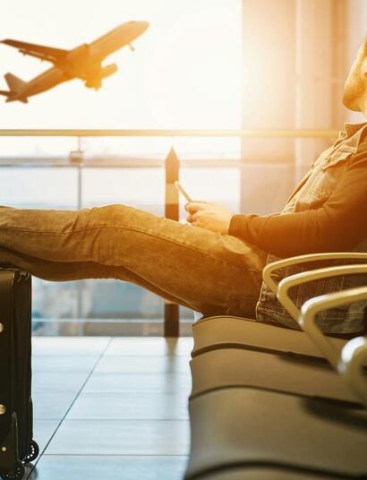 Cannabis customs control at U.S. airports is not a priority, but passengers are not supposed to carry weed in their luggage - here are more details. 