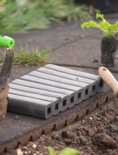 Learn how to prepare your own cannabis substrate at home using soil, compost, perlite and organic amendments. A practical guide for indoor and outdoor growers. 