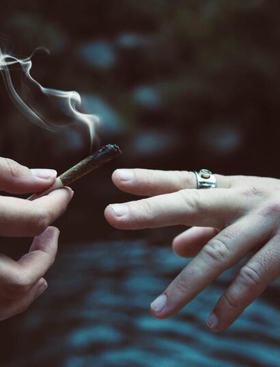 is it possible to extract cannabinoids from smoke of burning cannabis plant material?